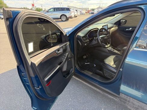 Used 2020 Ford Escape Titanium image 15