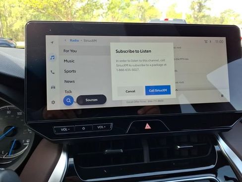 Used 2024 Toyota Venza XLE image 18