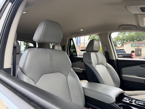Used 2025 Honda Pilot EX-L image 11