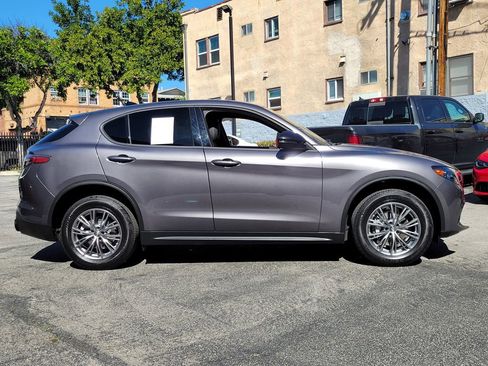 Used 2024 Alfa Romeo Stelvio Sprint image 29