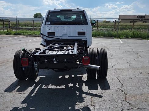 New 2025 Ford F550 4x4 Crew Cab image 9