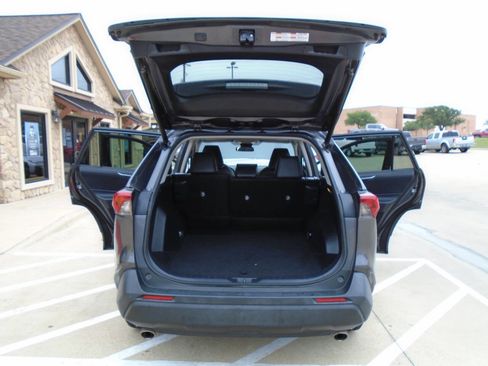 Used 2019 Toyota RAV4 XLE Premium FWD image 23