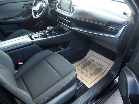 Used 2023 Nissan Rogue S image 15