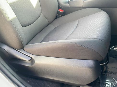 Used 2020 Toyota RAV4 XLE w/ Convenience Package image 18