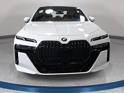 Used 2024 BMW 740i RWD image 2