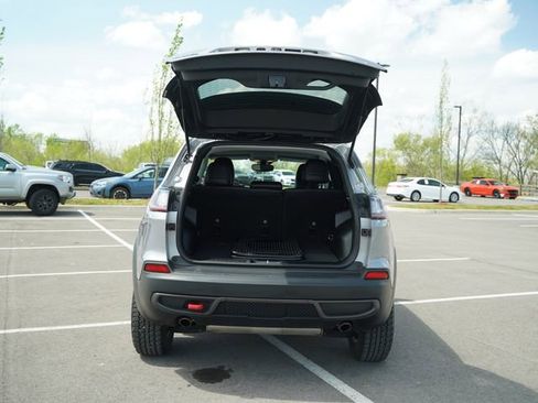 Used 2022 Jeep Cherokee Trailhawk AWD/4WD image 17