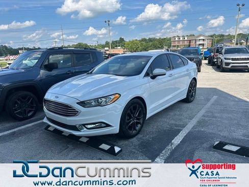 Used 2018 Ford Fusion SE w/ Equipment Group 201A FWD image 1