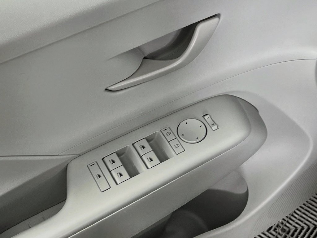 Certified 2025 Hyundai Kona SEL AWD/4WD image 16