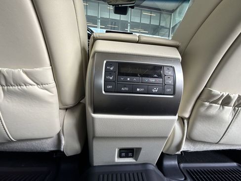 Used 2023 Lexus GX 460 Premium w/ Accessory Package image 24