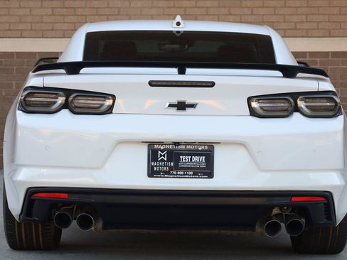 Used 2021 Chevrolet Camaro SS RWD image 9