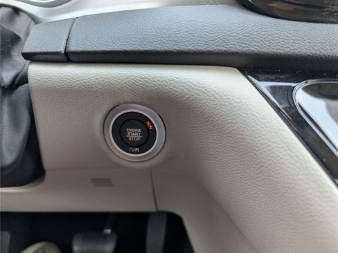 Used 2024 Chrysler Pacifica Touring-L FWD image 27