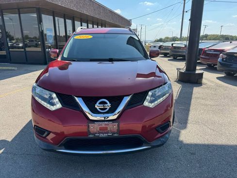 Used 2016 Nissan Rogue SV image 2