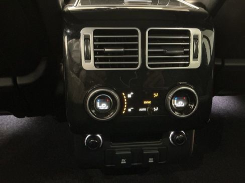 Used 2021 Land Rover Range Rover Long Wheelbase Autobiography image 29
