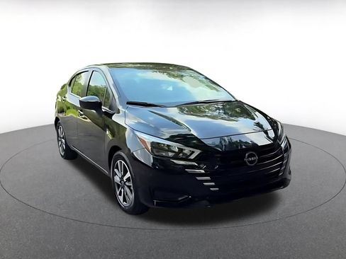 Used 2025 Nissan Versa SV FWD image 3