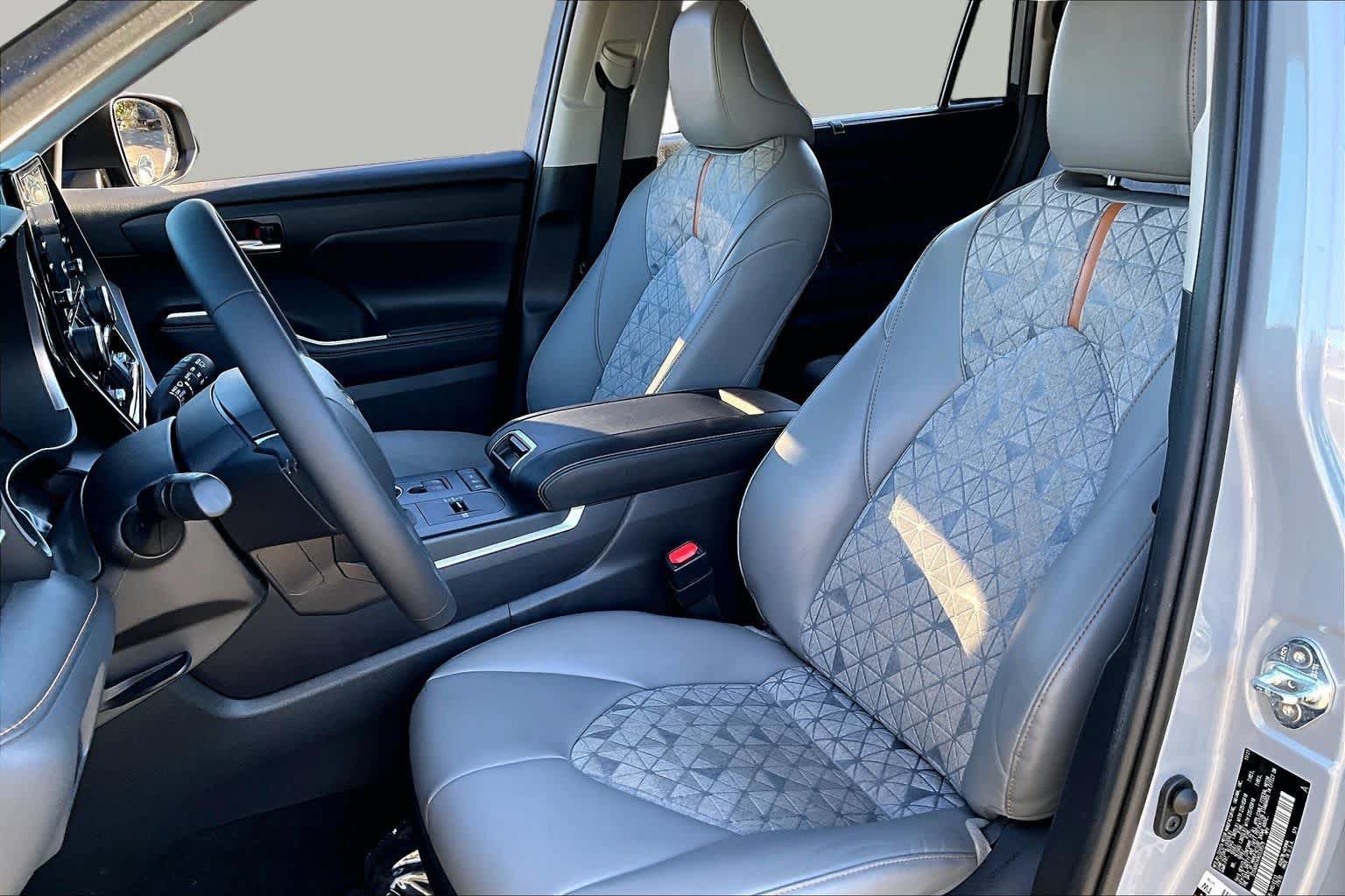 Certified 2022 Toyota Highlander Bronze Edition AWD/4WD image 7