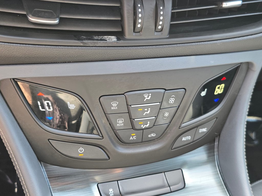 Used 2019 Buick Envision Essence AWD/4WD image 13