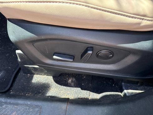 Used 2023 Ford Explorer XLT w/ Equipment Group 202A AWD/4WD image 12