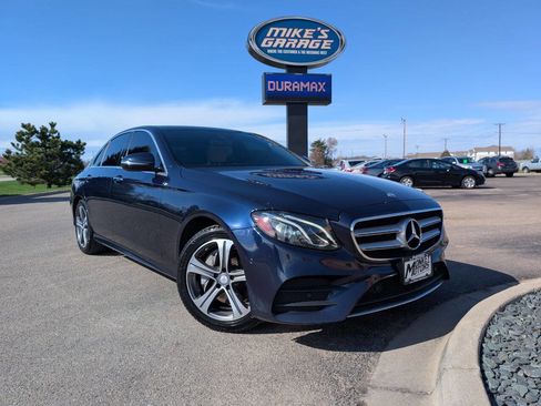 Used 2017 Mercedes-Benz E 300 4MATIC image 2