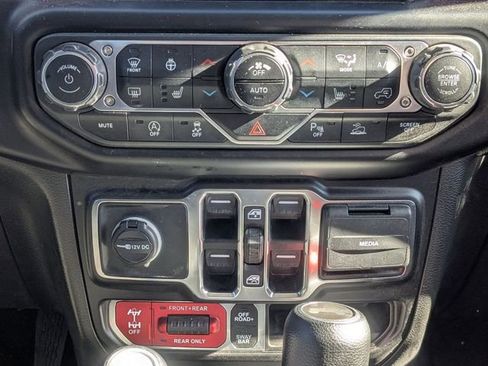 Used 2022 Jeep Wrangler Unlimited Rubicon w/ Cold Weather Group image 26