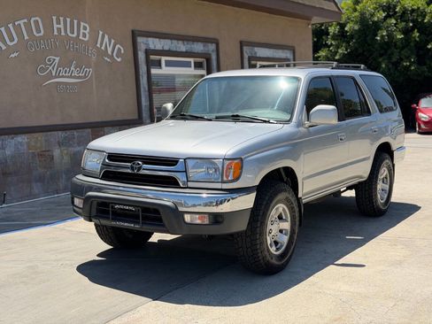 Used 2002 Toyota 4Runner SR5 RWD image 2