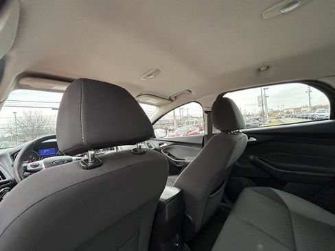 Used 2013 Ford Focus SE w/ SE Winter Pkg image 29