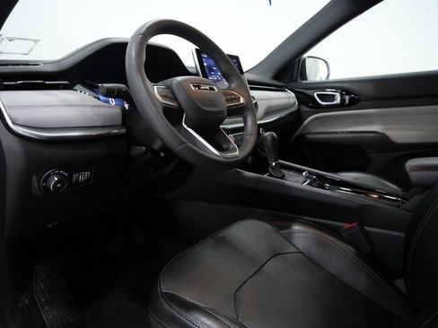 Used 2023 Jeep Compass Limited w/ Sun and Sound Group AWD/4WD image 12