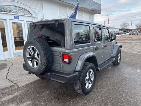 Used 2022 Jeep Wrangler Unlimited Sahara w/ Cold Weather Group image 5