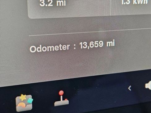 Used 2021 Tesla Model Y Long Range image 11