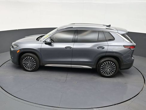 Used 2025 Volkswagen Tiguan S FWD image 13