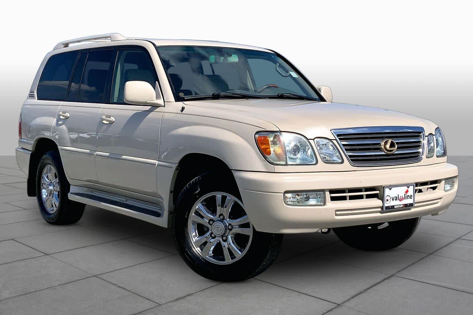 Used 2005 Lexus LX 470 4WD w/ Preferred Accessory Pkg image 2