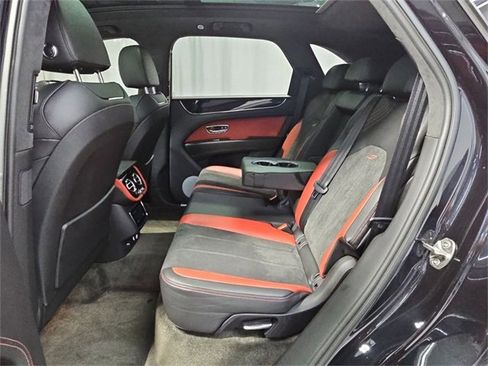 Used 2022 Bentley Bentayga image 49