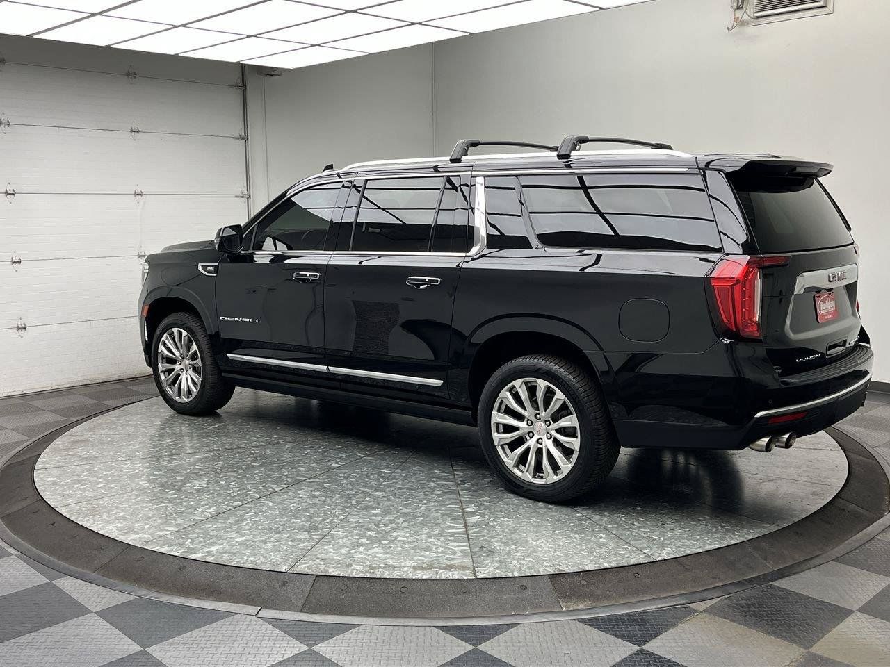 Used 2023 GMC Yukon XL Denali AWD/4WD image 2