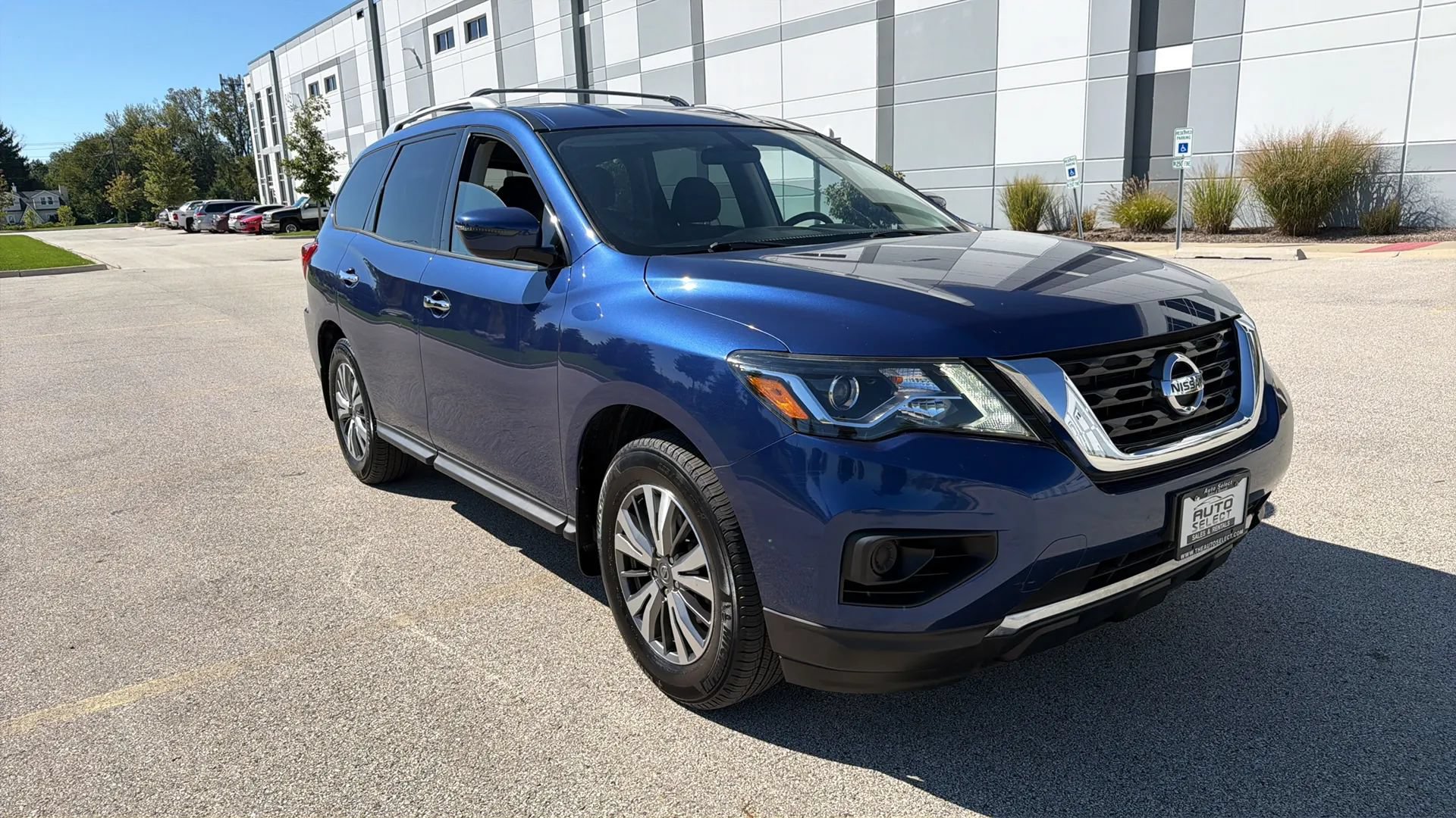Used 2020 Nissan Pathfinder S AWD/4WD image 3