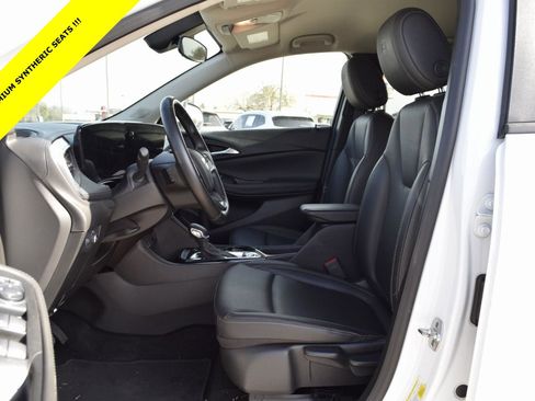 Used 2024 Buick Encore GX Sport Touring image 3
