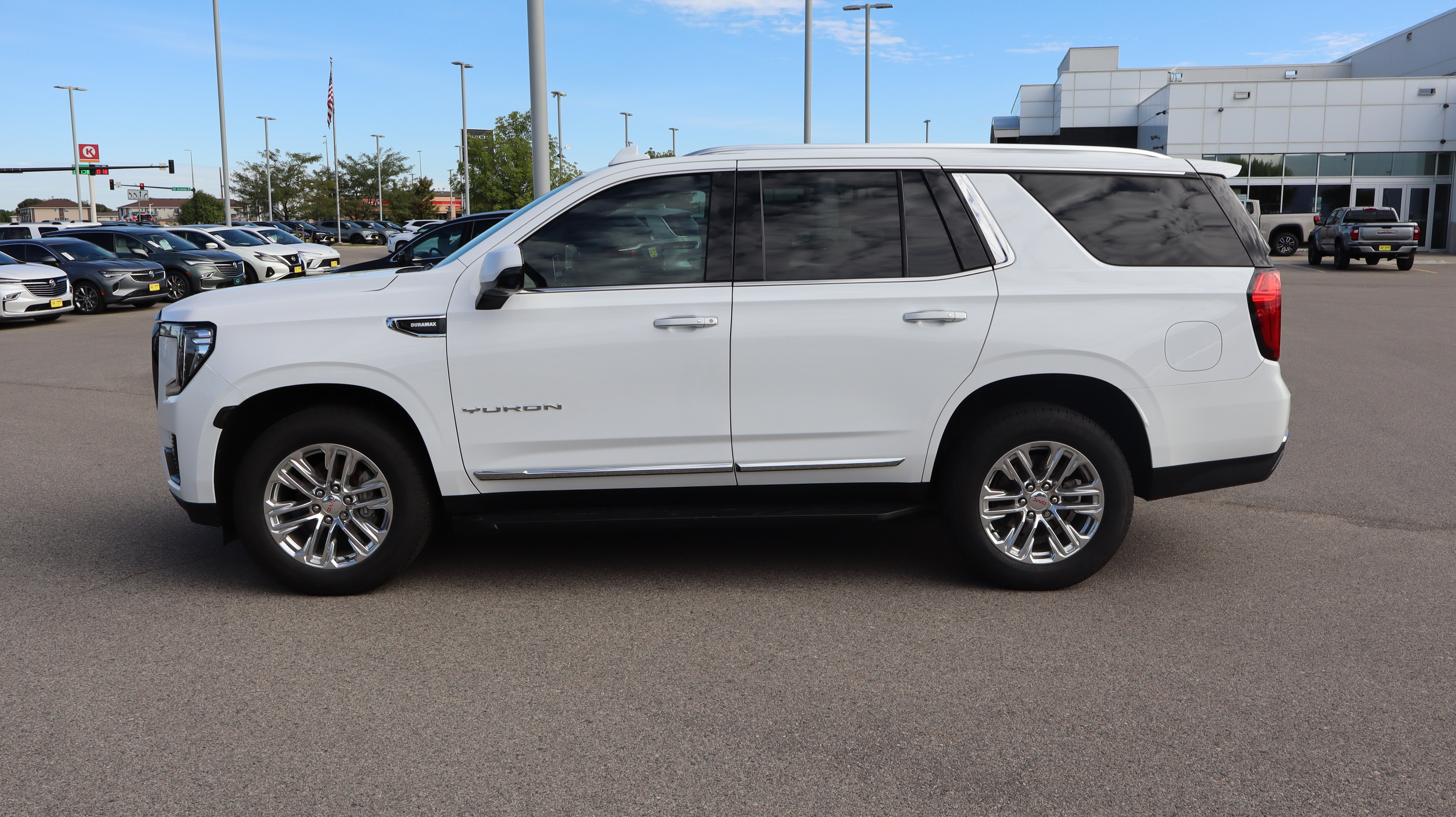 Used 2022 GMC Yukon SLT w/ SLT Luxury Package AWD/4WD image 4
