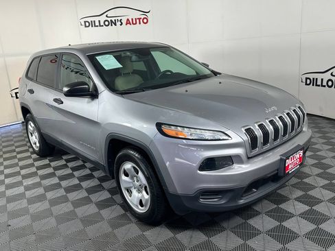 Used 2017 Jeep Cherokee Sport AWD/4WD image 9