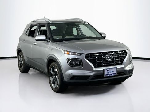 Used 2023 Hyundai Venue SEL w/ Cargo Package FWD image 3