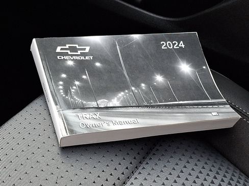 Certified 2024 Chevrolet Trax LT w/ Driver Confidence Package image 28