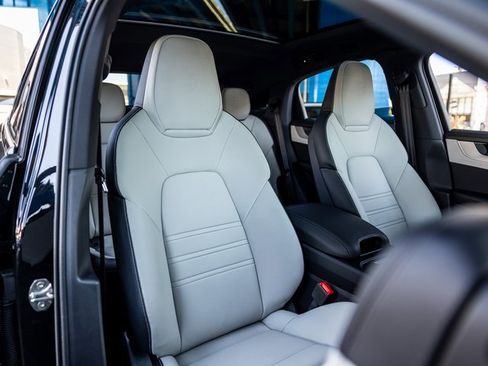 Certified 2025 Porsche Cayenne Coupe image 27