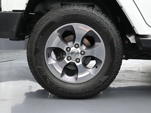Used 2016 Jeep Wrangler Unlimited Sahara w/ Max Tow Package AWD/4WD image 18