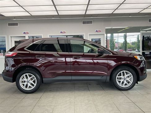 Used 2022 Ford Edge SEL w/ Convenience Package AWD/4WD image 3