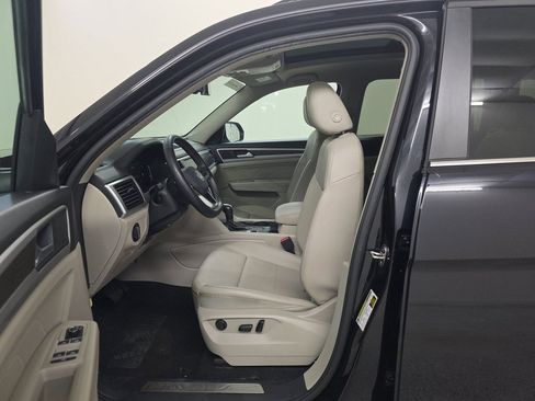 Used 2023 Volkswagen Atlas SE w/ Panoramic Sunroof Package image 4