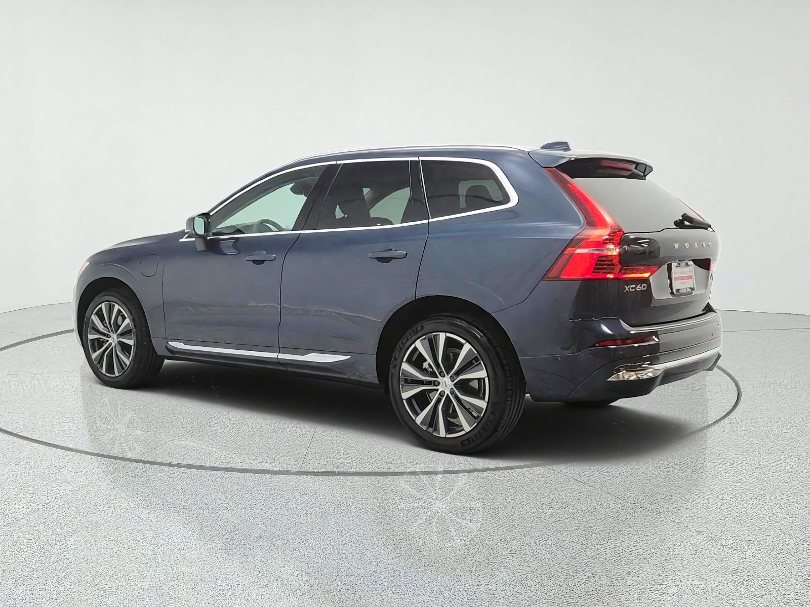 Used 2022 Volvo XC60 T8 Inscription Expression w/ Advanced Package AWD/4WD image 7