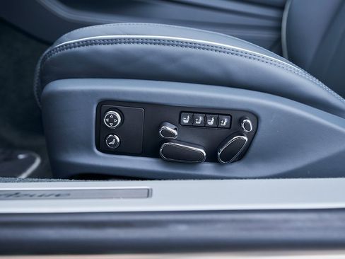 Used 2023 Bentley Continental GT Azure image 34