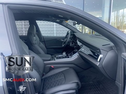 New 2025 Audi RS Q8 performance image 9