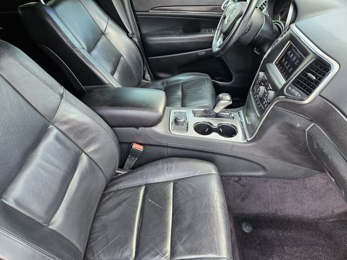 Used 2018 Jeep Grand Cherokee Limited image 16