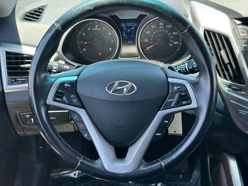 Used 2017 Hyundai Veloster FWD image 20