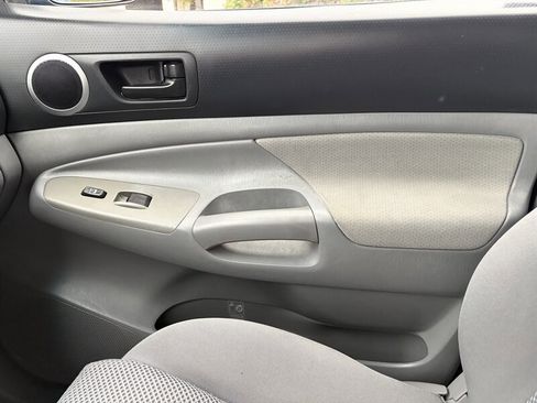 Used 2005 Toyota Tacoma PreRunner image 21