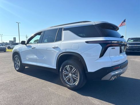 Used 2026 Chevrolet Traverse LT FWD image 4