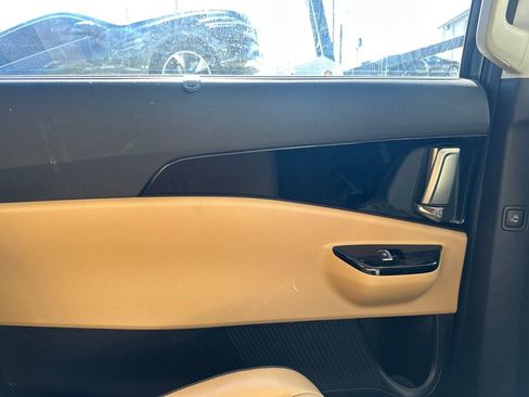 Used 2024 Kia Carnival EX FWD image 48